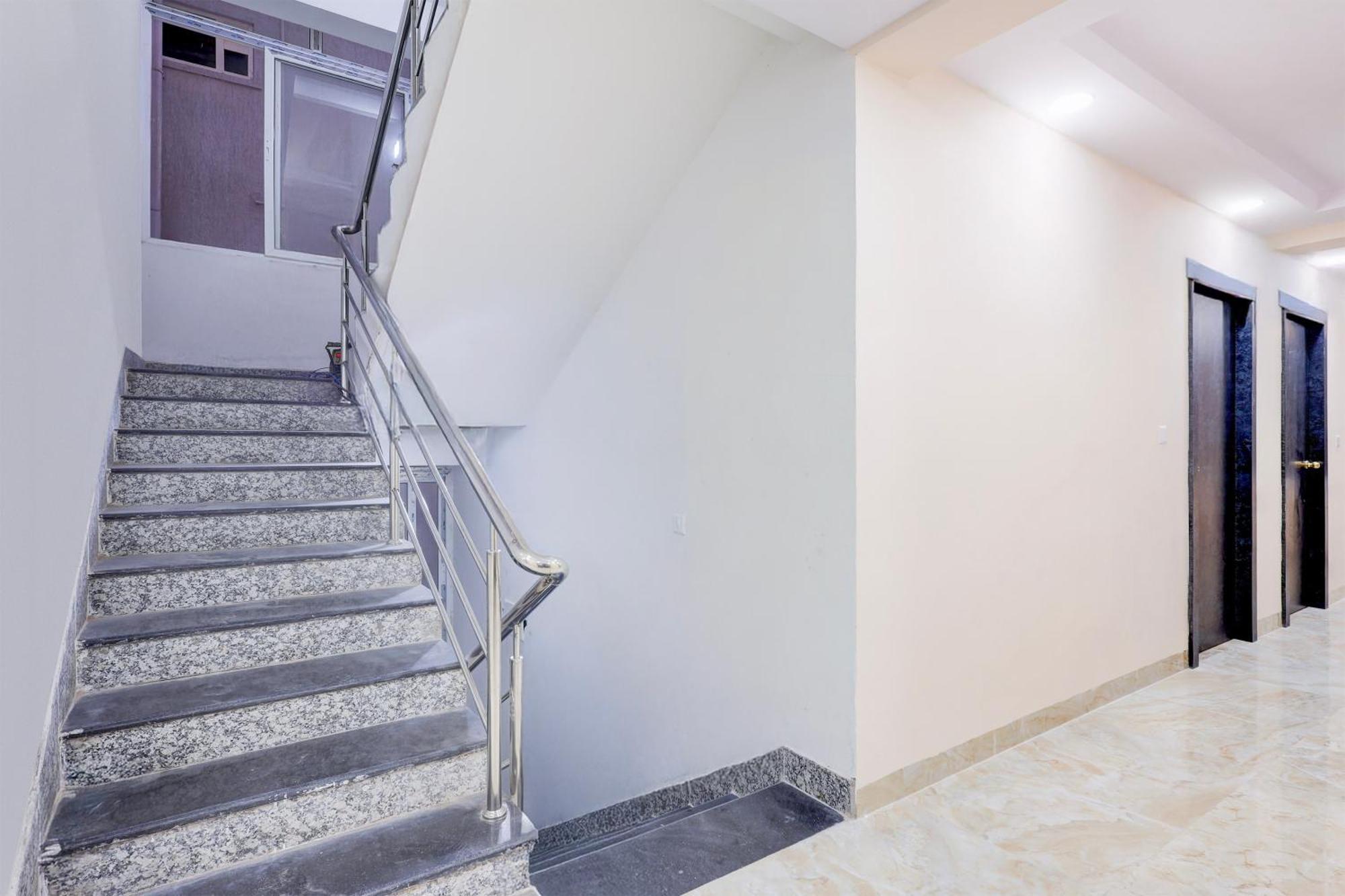 Super Townhouse Mvp Sector With Kailasagiri Hill View Pedda Waltair ภายนอก รูปภาพ